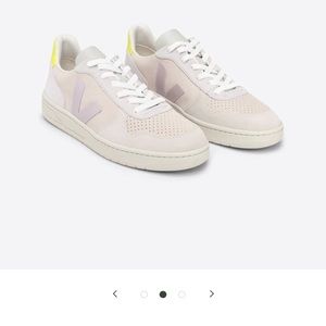 Veja Womens v-10